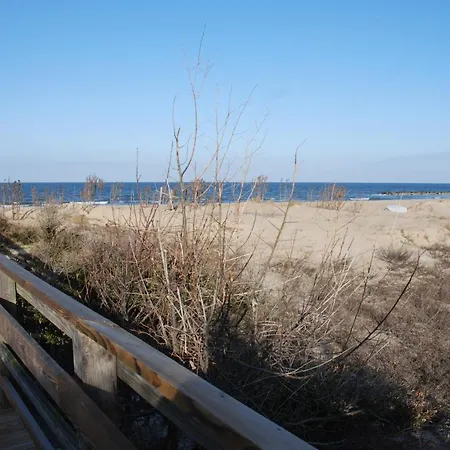 Historic Beach Side Getaway - Pet Friendly, Wifi Cottage